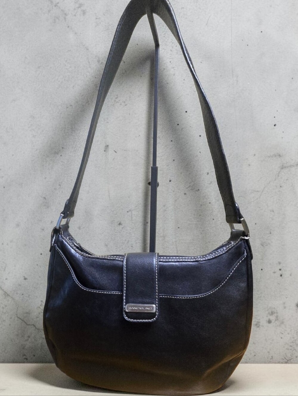 Black Leather Bandolino Classic Shoulder Bag